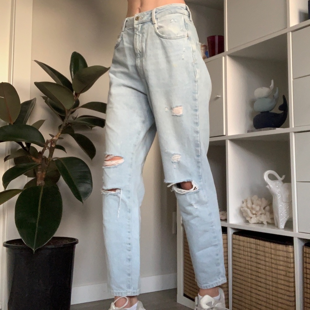 ZARA HIGH WAISTED RIPPED LIGHT BLUE JEANS